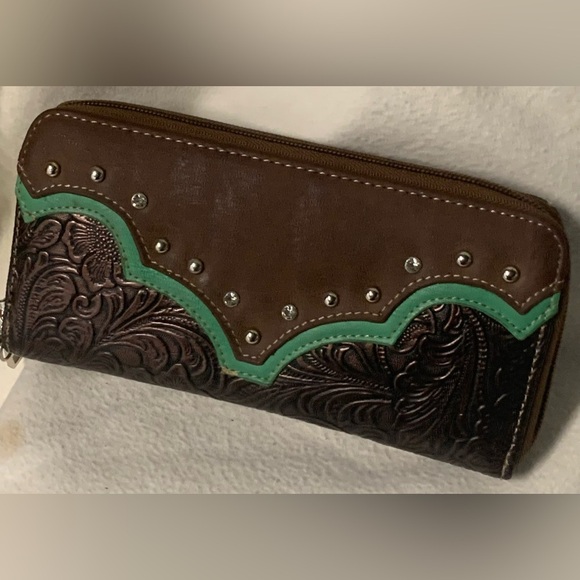 Coral Ridge Handbags - Coral Ridge Zip Around Wallet Western Bling  Studded Brown Leather Cowgirl